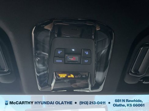 Used 2022 Toyota Venza Limited image 30