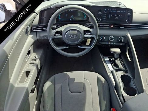 Used 2025 Hyundai Elantra SE FWD image 11