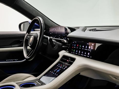 Used 2020 Porsche Taycan Turbo image 44