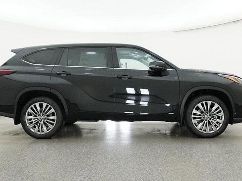 New 2026 Toyota Highlander Platinum AWD/4WD image 5