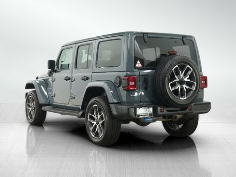 Used 2024 Jeep Wrangler Unlimited Sahara w/ Technology Group AWD/4WD image 3