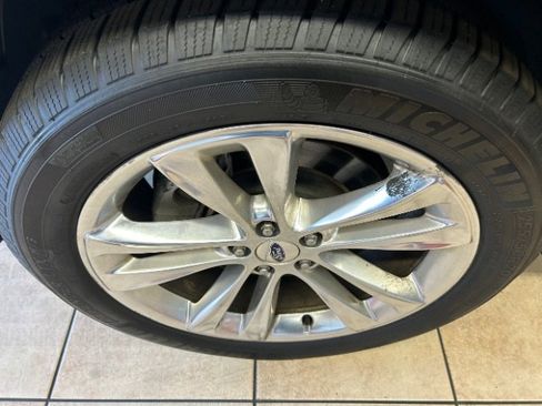 Used 2018 Ford Explorer XLT w/ Equipment Group 202A image 23