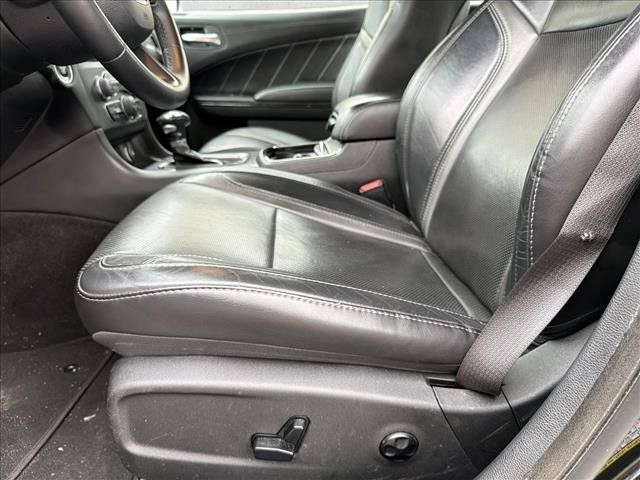 Used 2019 Dodge Charger SXT w/ Plus Group RWD image 12