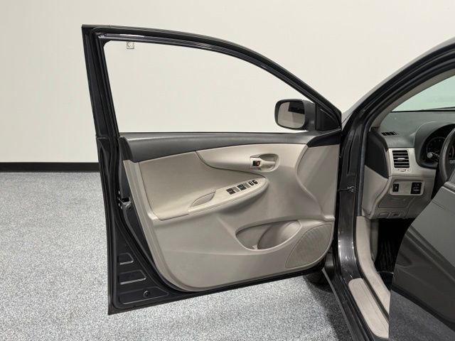 Used 2013 Toyota Corolla L FWD image 9