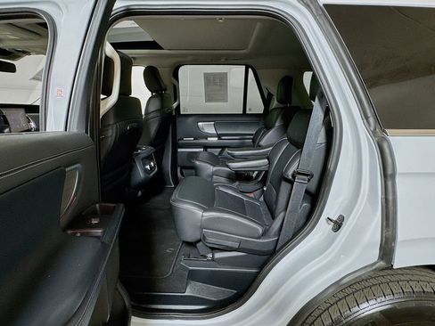 Used 2025 Ford Expedition Platinum AWD/4WD image 24