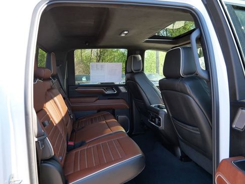 Used 2024 GMC Sierra 2500 Denali Ultimate AWD/4WD image 9