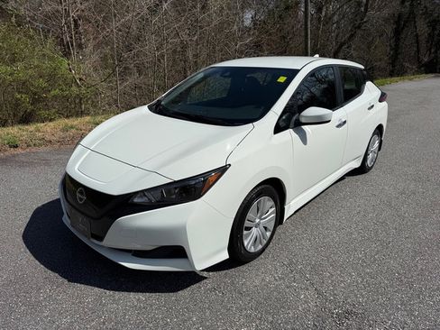 Used 2025 Nissan Leaf S image 2