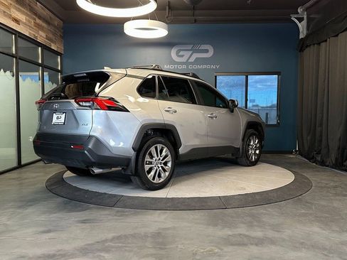 Used 2023 Toyota RAV4 XLE Premium image 3