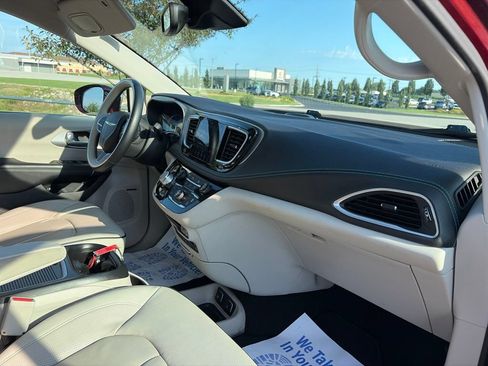 Used 2018 Chrysler Pacifica Limited w/ Advanced Safetytec Group FWD image 29