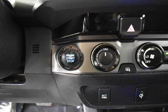 Used 2017 Toyota Tacoma TRD Sport w/ Tow Package (A/T) AWD/4WD image 17