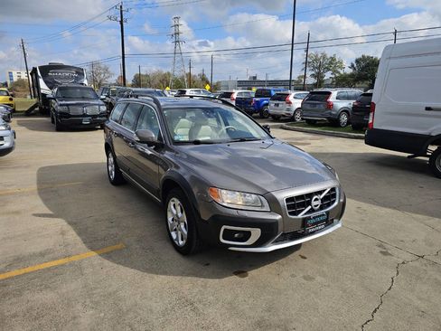 Used 2010 Volvo XC70 T6 image 2