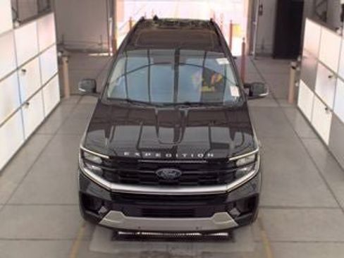 Used 2025 Ford Expedition Max Platinum AWD/4WD image 9