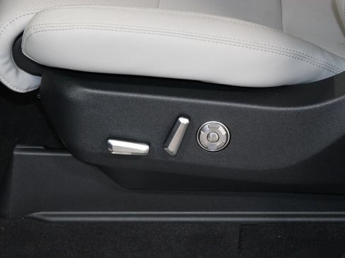 New 2026 Lincoln Navigator Premiere AWD/4WD image 22