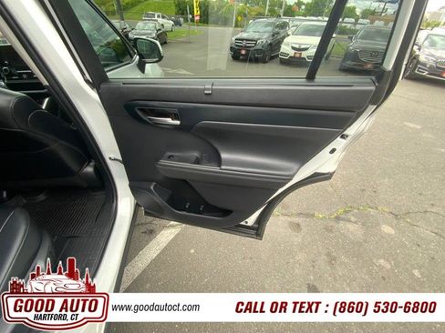 Used 2023 Toyota Highlander XLE AWD/4WD image 15