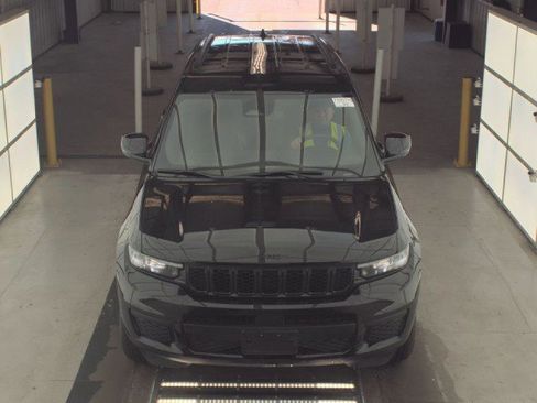 Certified 2024 Jeep Grand Cherokee L Laredo image 2