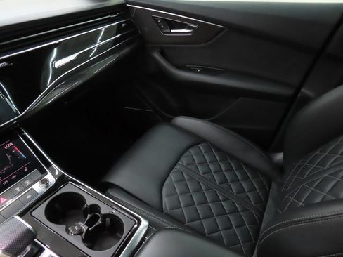 Used 2020 Audi SQ7 Premium Plus w/ SQ7 Black Optic Package AWD/4WD image 19