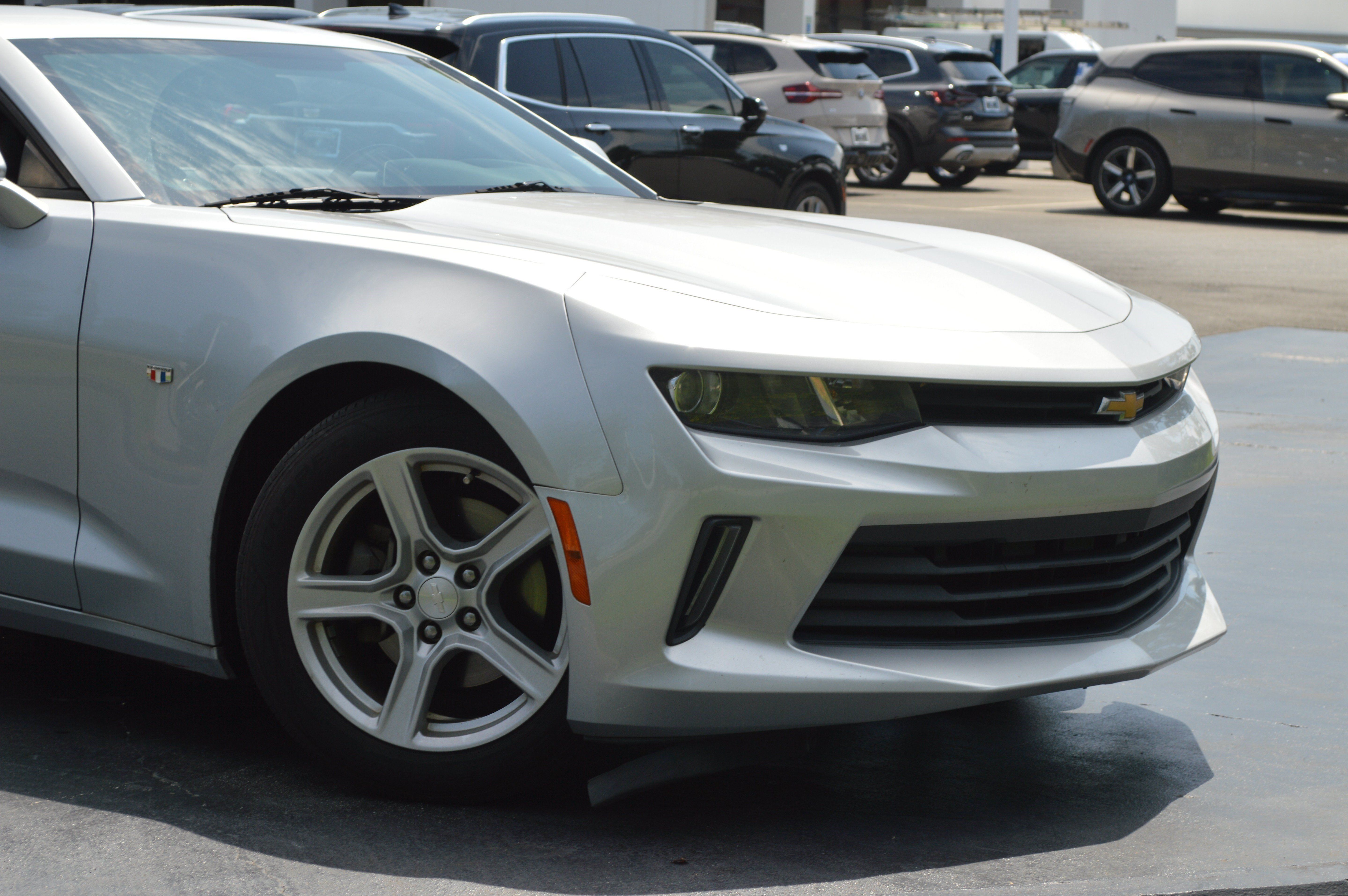 Used 2018 Chevrolet Camaro LT RWD image 2