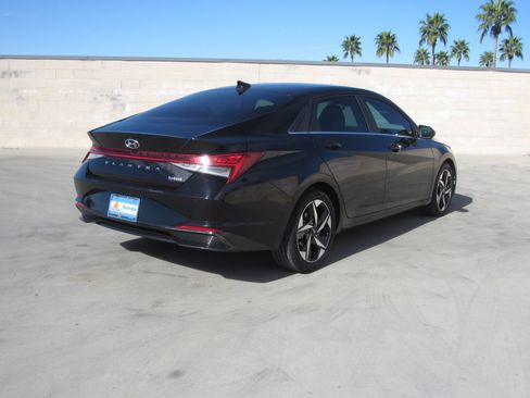 Used 2023 Hyundai Elantra Limited w/ Cargo Package image 5