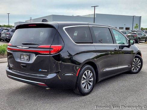 Used 2023 Chrysler Pacifica Touring-L FWD image 7