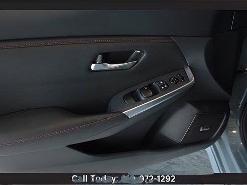 Used 2025 Nissan Sentra SR w/ SR Premium Package image 13