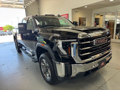 Used 2025 GMC Sierra 2500 SLE w/ SLE Value Package; AWD/4WD image 3