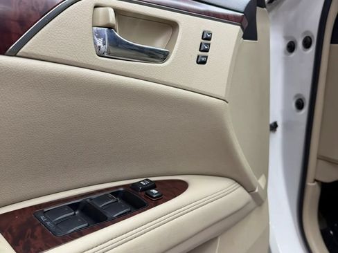 Used 2011 Toyota Avalon Limited FWD image 10