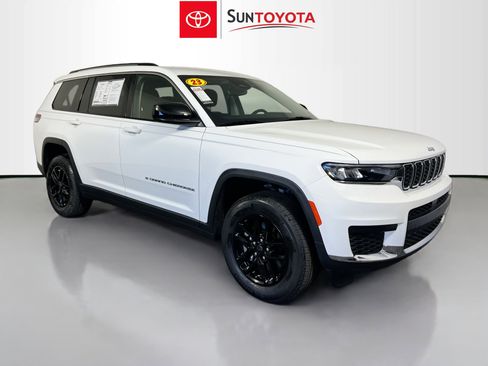 Used 2023 Jeep Grand Cherokee L Laredo image 1