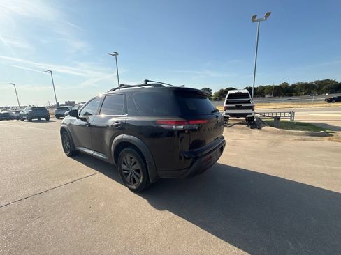 Used 2024 Nissan Pathfinder SV w/ SV Premium Package FWD image 7