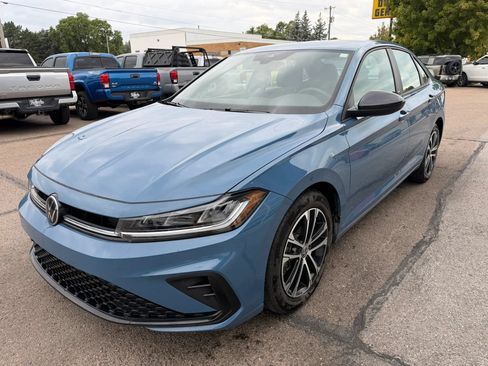 Used 2026 Volkswagen Jetta Sport FWD image 4