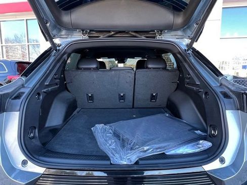 Used 2024 Chevrolet Equinox EV LT image 17