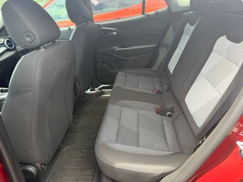 Used 2024 Chevrolet Trax LS w/ LS Convenience Package FWD image 7