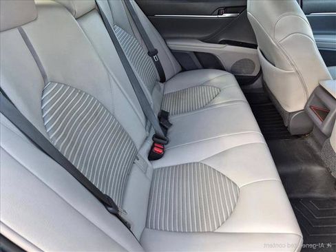 Used 2020 Toyota Camry SE FWD image 17