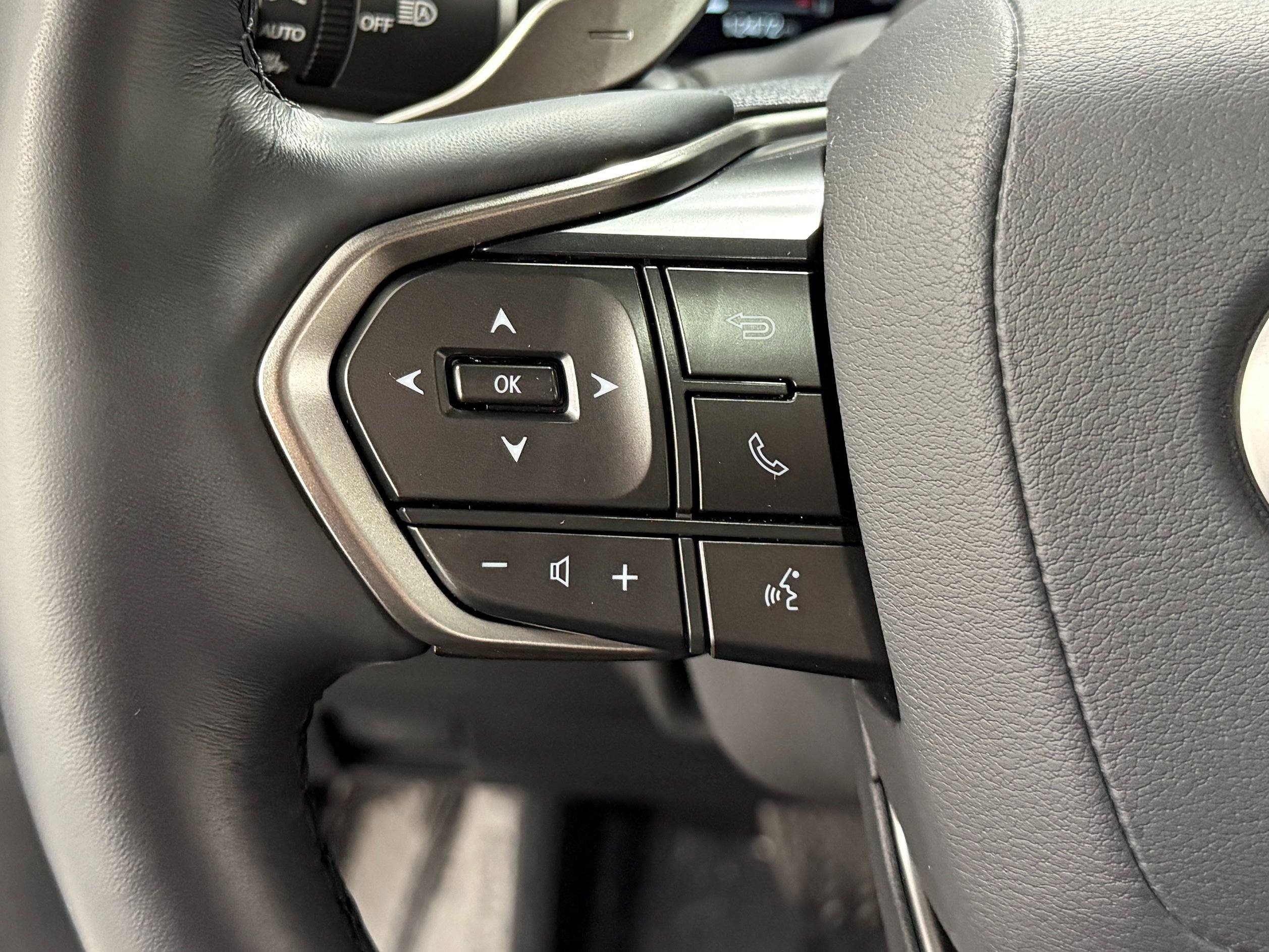 Used 2025 Lexus GX 550 w/ Accessory Package (Z1) AWD/4WD image 20