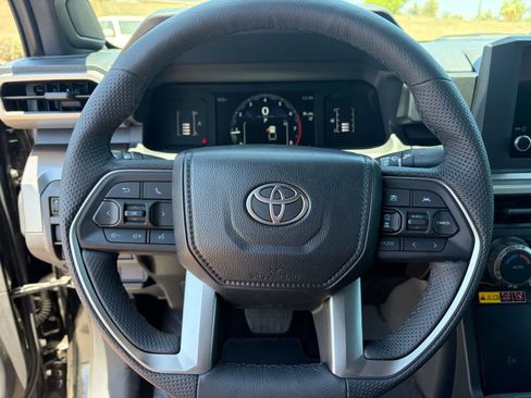 Used 2025 Toyota Tacoma SR5 AWD/4WD image 8