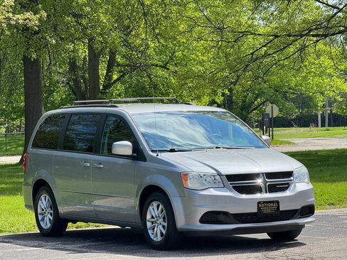 Used 2015 Dodge Grand Caravan SXT FWD image 2