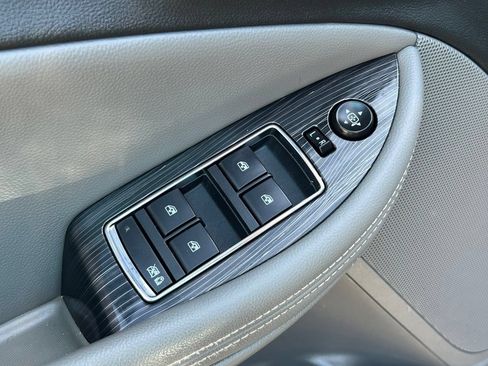 Used 2017 Chevrolet Impala LT FWD image 11