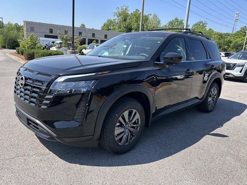 New 2026 Nissan Pathfinder SV w/ SV Premium Package FWD image 3