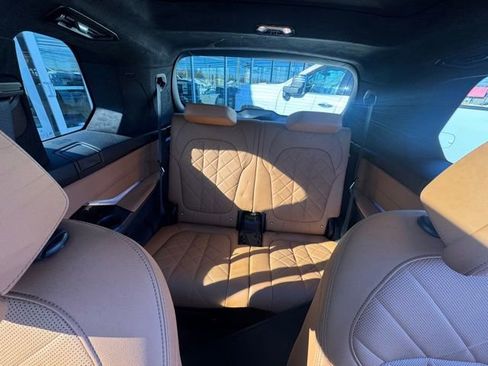 Used 2023 BMW X7 xDrive40i w/ M Sport Package image 48