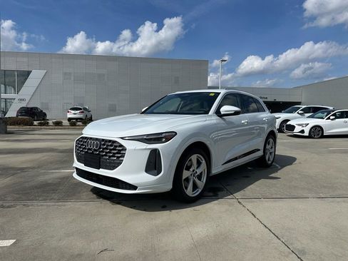 New 2025 Audi Q5 Prestige image 1