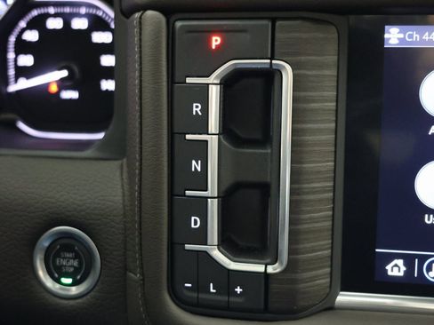 Used 2021 GMC Yukon XL Denali w/ Denali Premium Package image 6