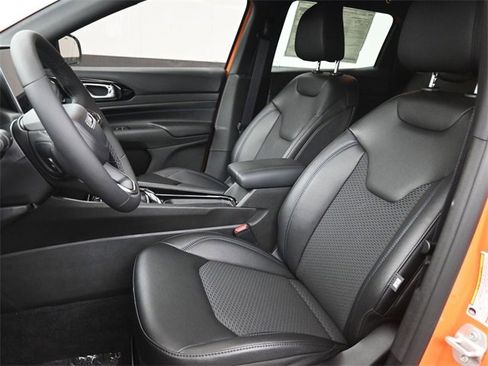 New 2026 Jeep Compass Latitude w/ Mopar Graphics Package image 12