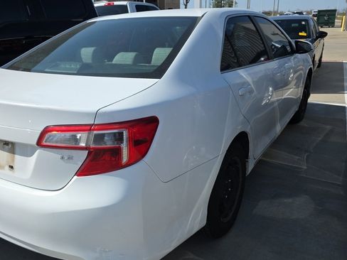 Used 2014 Toyota Camry LE image 5