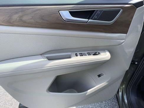 New 2026 Volkswagen Atlas SE FWD image 17