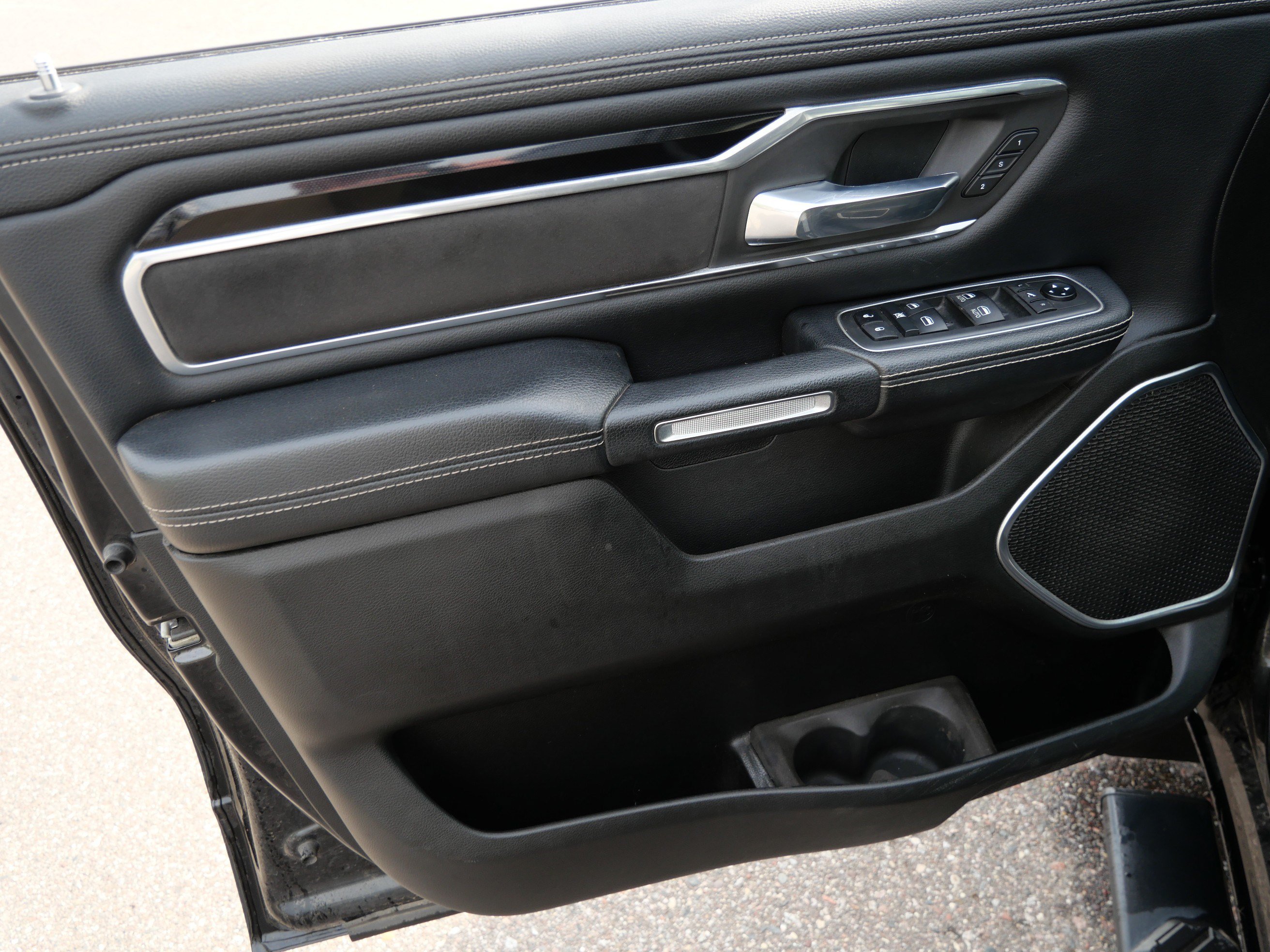 Used 2021 RAM 1500 Laramie w/ Sport Appearance Package AWD/4WD image 20