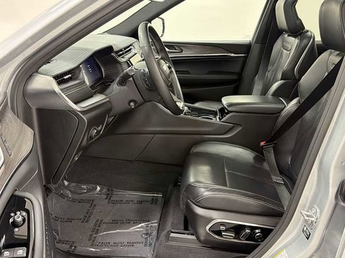 Used 2022 Jeep Grand Cherokee Overland AWD/4WD image 13
