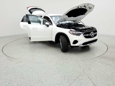 Used 2025 Mercedes-Benz GLC 300 image 16