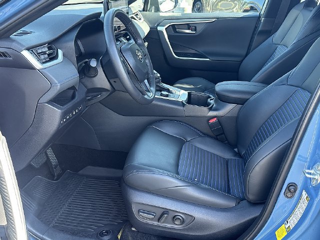 Used 2025 Toyota RAV4 XSE w/ Advanced Technology Package AWD/4WD image 19
