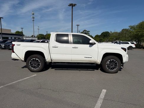 Used 2025 Toyota Tacoma TRD Sport RWD image 9