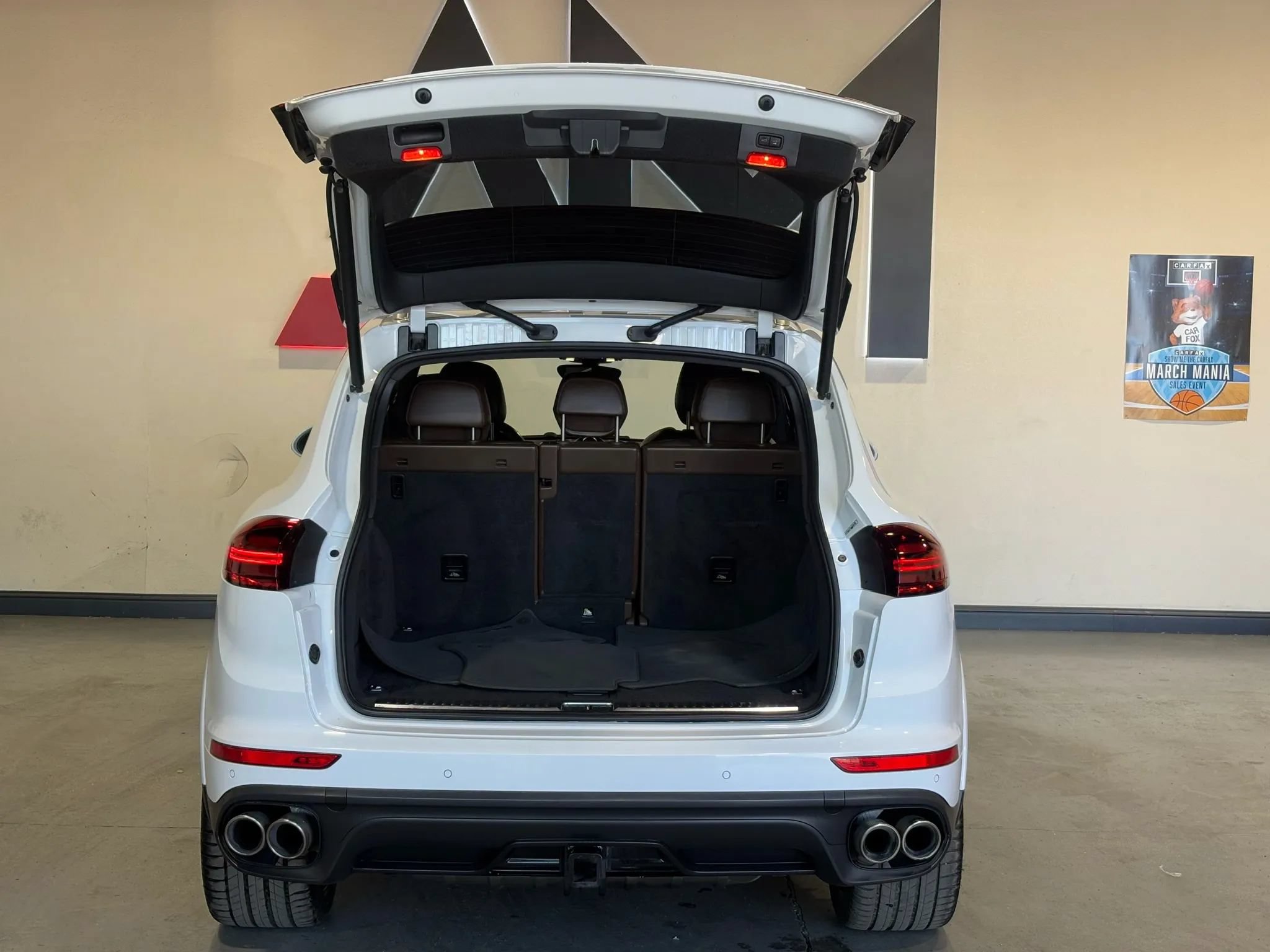 Used 2017 Porsche Cayenne S AWD/4WD image 6