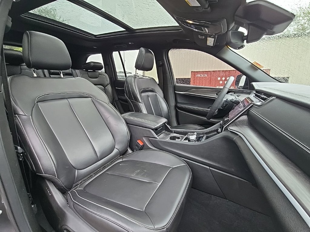 Used 2024 Jeep Grand Cherokee Limited AWD/4WD image 21